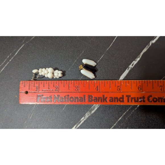 Vintage Chunky White & Black Beaded Necklace With Matching Earrings Bold Retro J - Picture 6 of 6